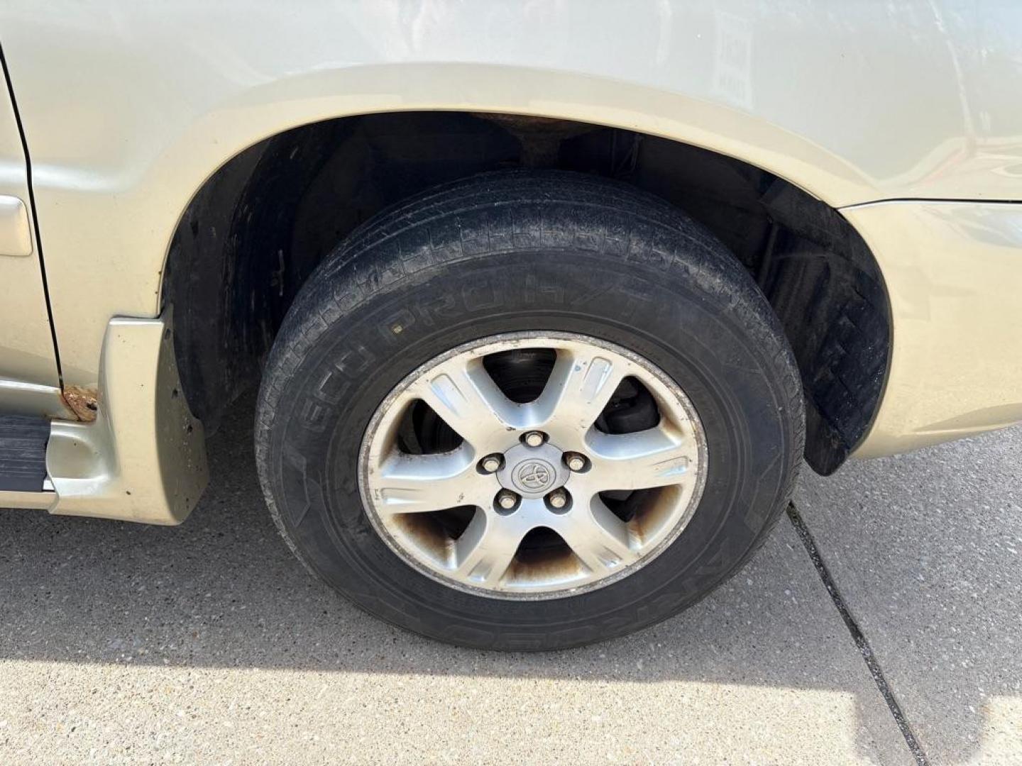 2003 GOLD TOYOTA HIGHLANDER LIMITED (JTEHF21A830) with an 3.0L engine, Automatic transmission, located at 503 First Street, Canonsburg, PA, 15317, (724) 745-0566, 40.266006, -80.178413 - CAR FAX AVAILABLE! AWD AS-IS! NO PA INSPECTION! CAUTION: CHECK ENGINE LIGHT ON! THIS VEHICLE DOES NOT QUILIFY FOR FINANCING, CASH ONLY SALE 724-745-0566 OFFICE WWW.USEDCARSCANONSBURGPA.COM AFTER HOURS QUESTIONS? TEXT US! 724-825-1817 FAQ's: Does it run? YES Will you finance this vehicle? NO - Photo#12