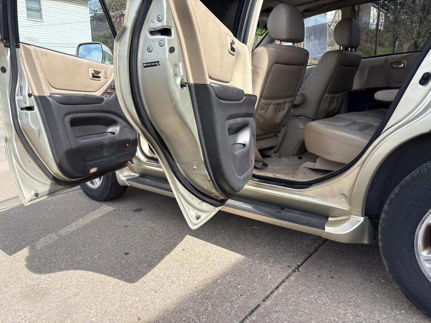 2003 GOLD TOYOTA HIGHLANDER LIMITED (JTEHF21A830) with an 3.0L engine, Automatic transmission, located at 503 First Street, Canonsburg, PA, 15317, (724) 745-0566, 40.266006, -80.178413 - CAR FAX AVAILABLE! AWD AS-IS! NO PA INSPECTION! CAUTION: CHECK ENGINE LIGHT ON! THIS VEHICLE DOES NOT QUILIFY FOR FINANCING, CASH ONLY SALE 724-745-0566 OFFICE WWW.USEDCARSCANONSBURGPA.COM AFTER HOURS QUESTIONS? TEXT US! 724-825-1817 FAQ's: Does it run? YES Will you finance this vehicle? NO - Photo#14