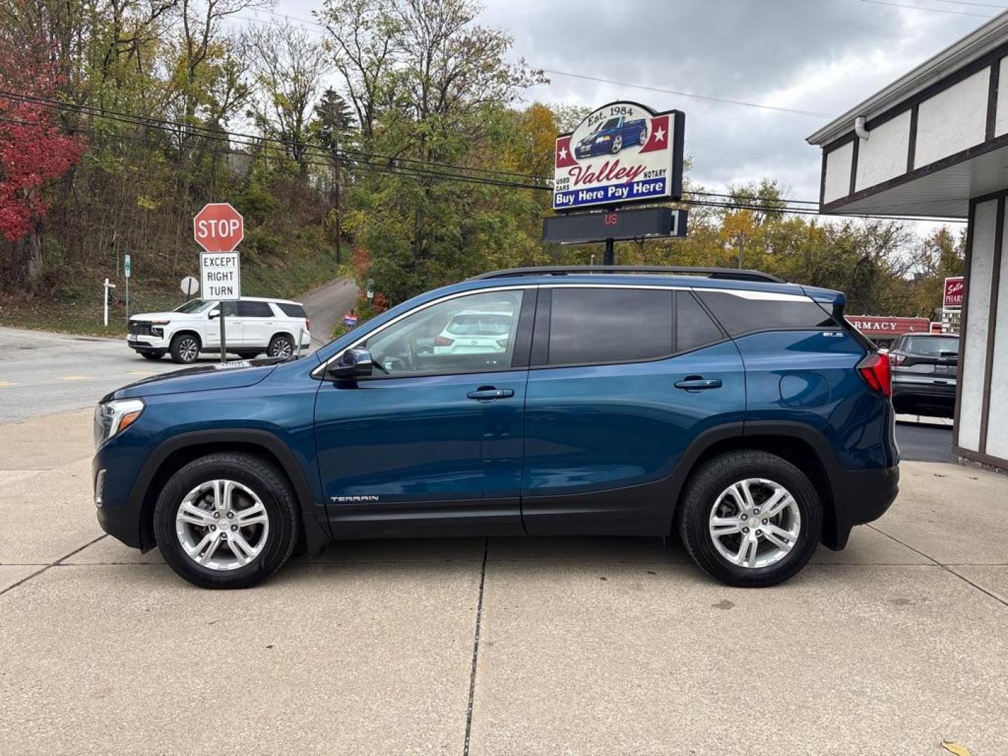 2020 BLUE GMC TERRAIN SLE (3GKALTEV2LL) with an 1.5L engine, Automatic transmission, located at 503 First Street, Canonsburg, PA, 15317, (724) 745-0566, 40.266006, -80.178413 - CARFAX AVAILABLE! REAR VIEW CAMERA, LANE KEEP ASSIST W/ LANE DEPARTURE WARNING, ONSTAR, GMC INFOTAINMENT SYSTEM W/ 7'' COLOR TOUCHSCREEN, BLUETOOTH, VOICE COMMAND, ANDROID AUTO and APPLE CARPLAY, USB CHARGING, AUX PORT, KEYLESS/REMOTE OPEN, REMOTE START, DUAL ZONE CLIMATE CONTROL, ROOF RACK, SIRI - Photo#1