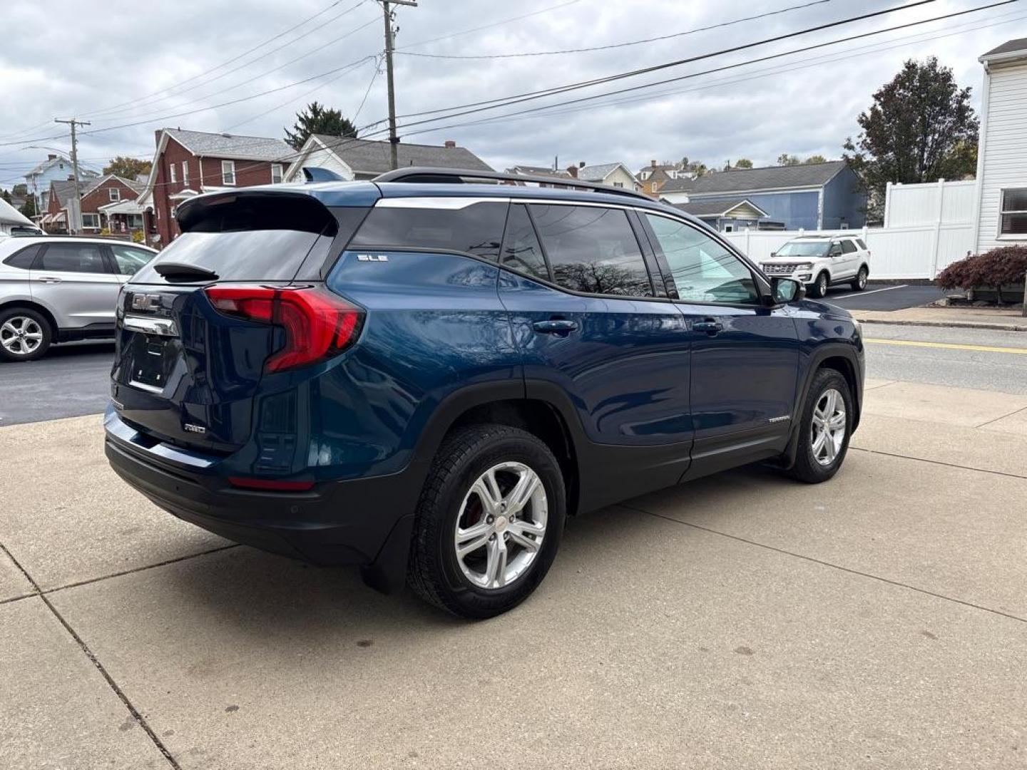 2020 BLUE GMC TERRAIN SLE (3GKALTEV2LL) with an 1.5L engine, Automatic transmission, located at 503 First Street, Canonsburg, PA, 15317, (724) 745-0566, 40.266006, -80.178413 - CARFAX AVAILABLE! REAR VIEW CAMERA, LANE KEEP ASSIST W/ LANE DEPARTURE WARNING, ONSTAR, GMC INFOTAINMENT SYSTEM W/ 7'' COLOR TOUCHSCREEN, BLUETOOTH, VOICE COMMAND, ANDROID AUTO and APPLE CARPLAY, USB CHARGING, AUX PORT, KEYLESS/REMOTE OPEN, REMOTE START, DUAL ZONE CLIMATE CONTROL, ROOF RACK, SIRI - Photo#4