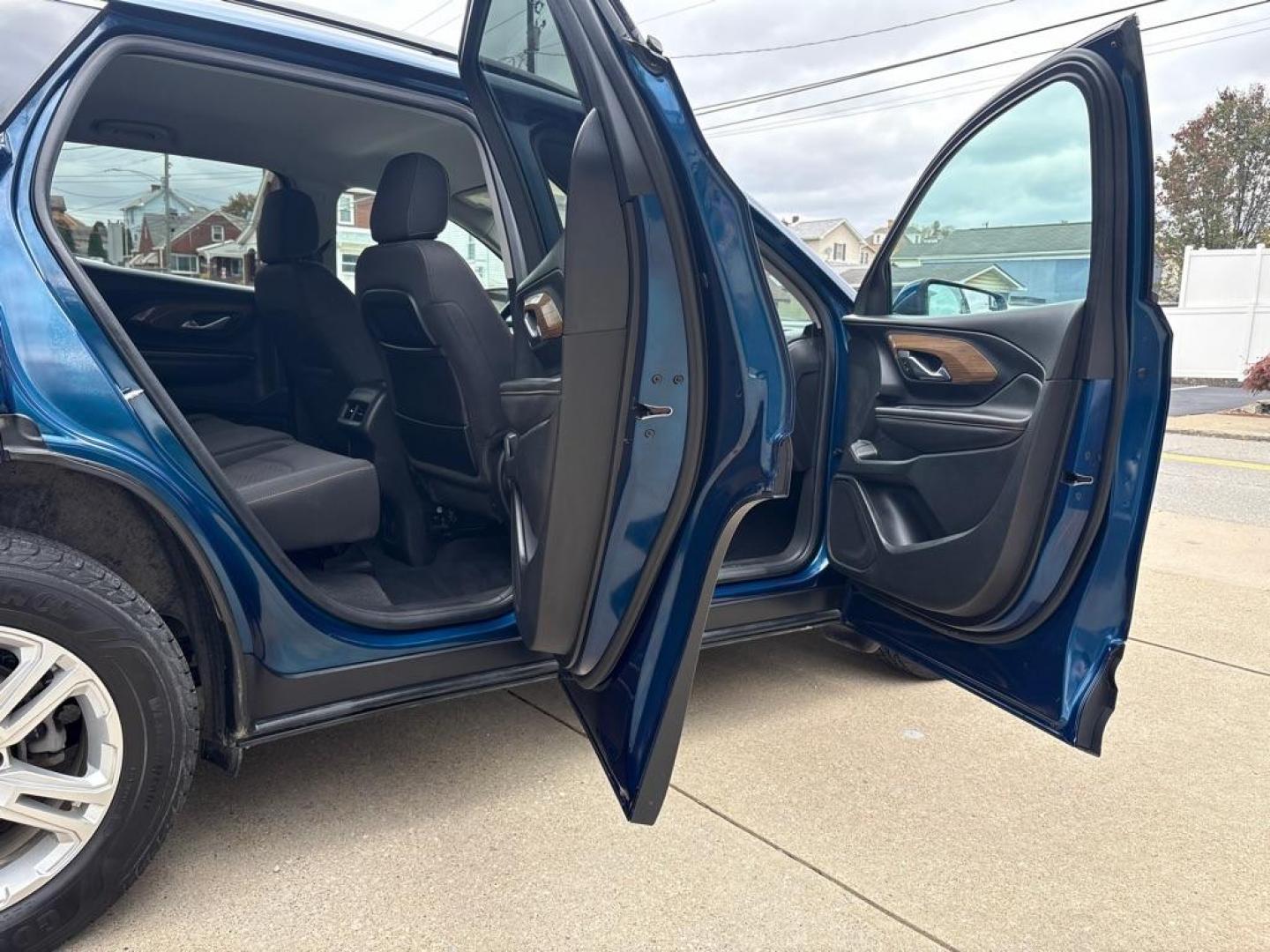 2020 BLUE GMC TERRAIN SLE (3GKALTEV2LL) with an 1.5L engine, Automatic transmission, located at 503 First Street, Canonsburg, PA, 15317, (724) 745-0566, 40.266006, -80.178413 - CARFAX AVAILABLE! REAR VIEW CAMERA, LANE KEEP ASSIST W/ LANE DEPARTURE WARNING, ONSTAR, GMC INFOTAINMENT SYSTEM W/ 7'' COLOR TOUCHSCREEN, BLUETOOTH, VOICE COMMAND, ANDROID AUTO and APPLE CARPLAY, USB CHARGING, AUX PORT, KEYLESS/REMOTE OPEN, REMOTE START, DUAL ZONE CLIMATE CONTROL, ROOF RACK, SIRI - Photo#12