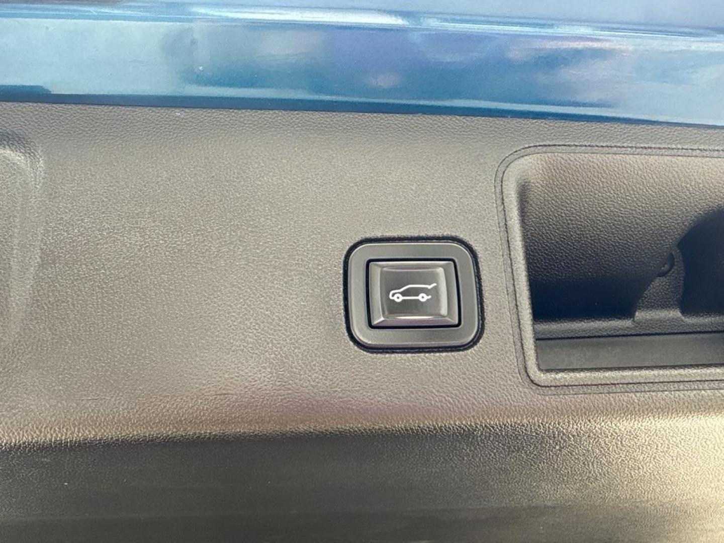 2020 BLUE GMC TERRAIN SLE (3GKALTEV2LL) with an 1.5L engine, Automatic transmission, located at 503 First Street, Canonsburg, PA, 15317, (724) 745-0566, 40.266006, -80.178413 - CARFAX AVAILABLE! REAR VIEW CAMERA, LANE KEEP ASSIST W/ LANE DEPARTURE WARNING, ONSTAR, GMC INFOTAINMENT SYSTEM W/ 7'' COLOR TOUCHSCREEN, BLUETOOTH, VOICE COMMAND, ANDROID AUTO and APPLE CARPLAY, USB CHARGING, AUX PORT, KEYLESS/REMOTE OPEN, REMOTE START, DUAL ZONE CLIMATE CONTROL, ROOF RACK, SIRI - Photo#18