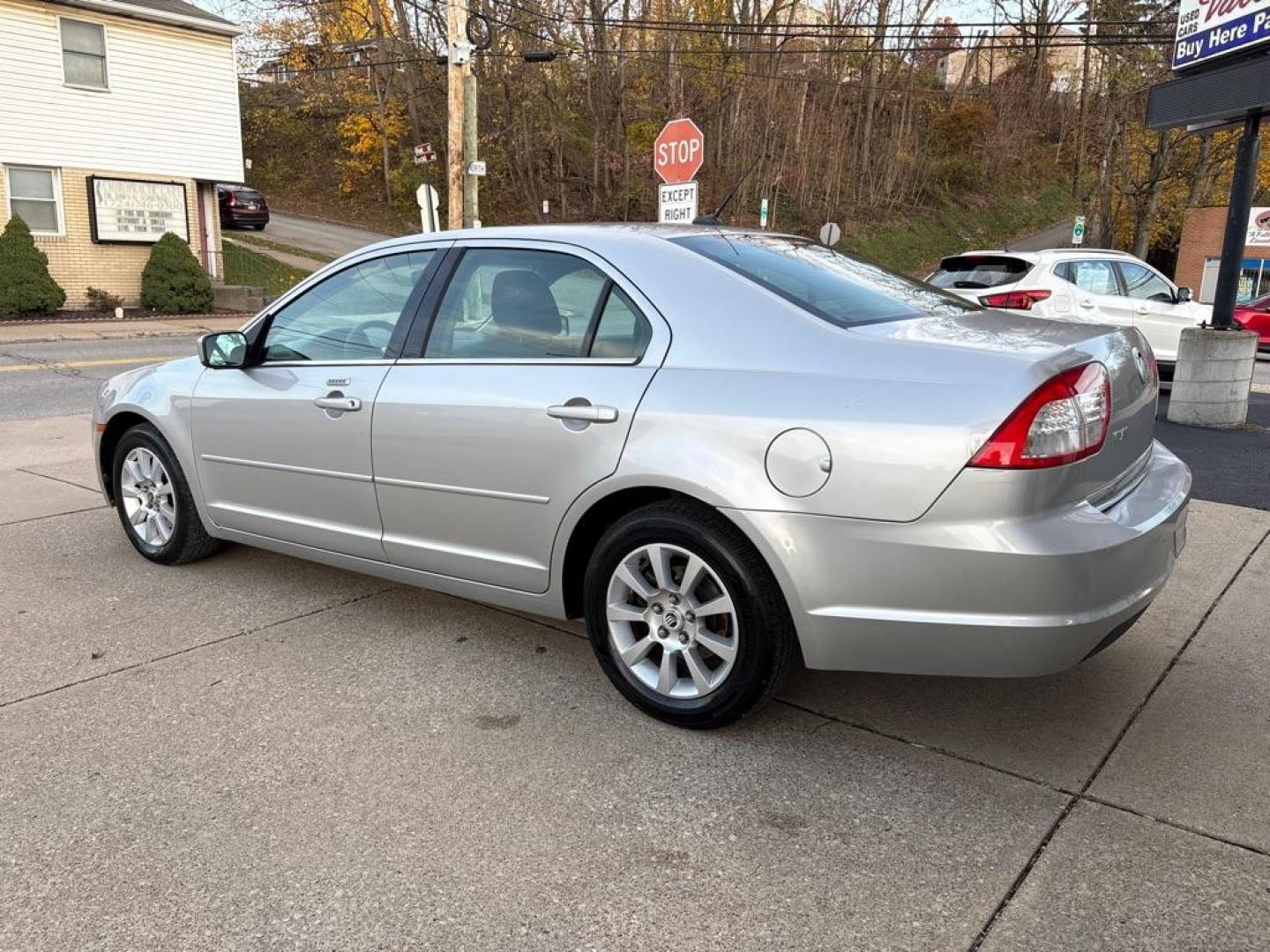 2009 SILVER MERCURY MILAN (3MEHM07Z19R) with an 2.3L engine, Automatic transmission, located at 503 First Street, Canonsburg, PA, 15317, (724) 745-0566, 40.266006, -80.178413 - Photo#2