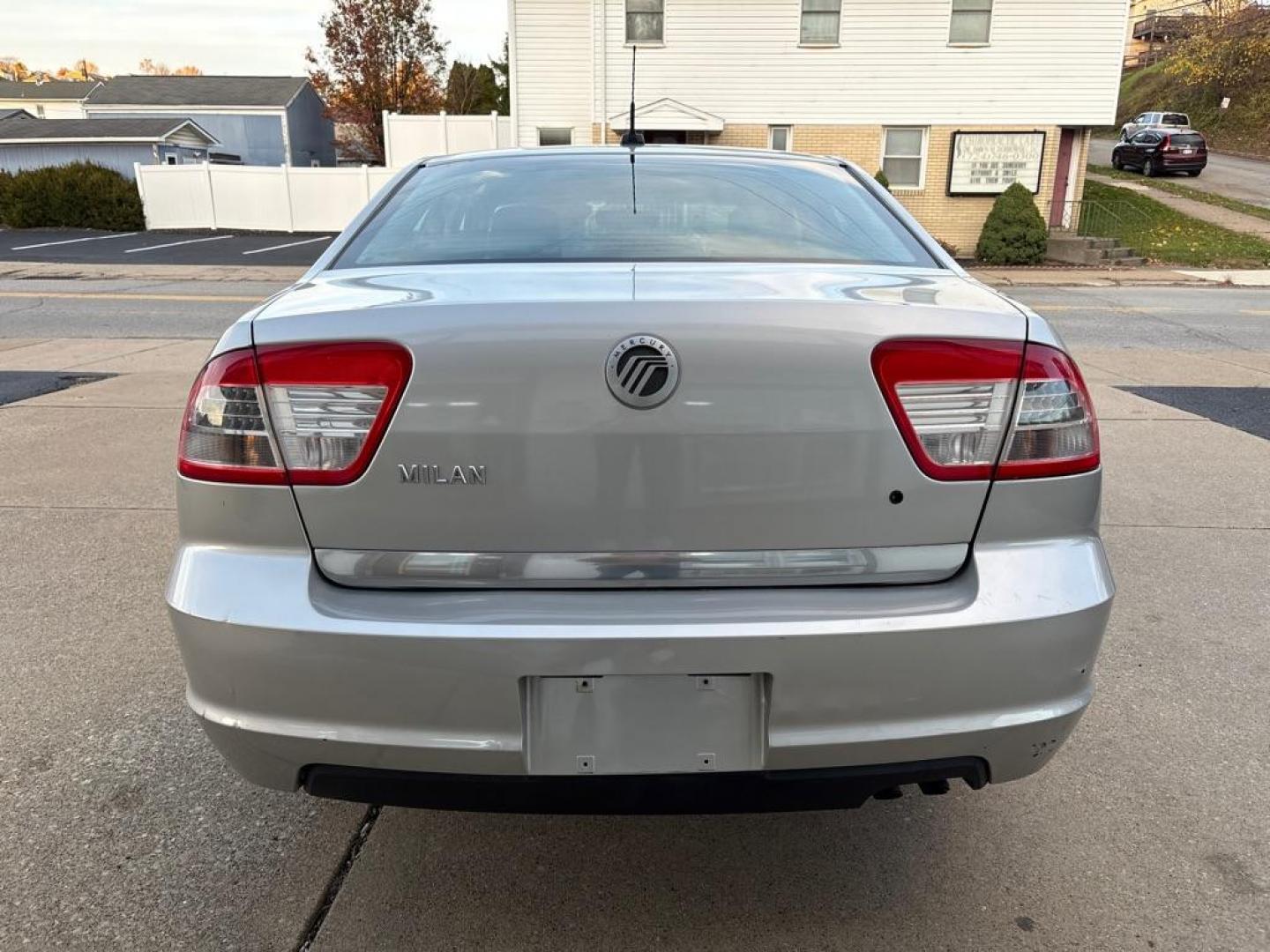 2009 SILVER MERCURY MILAN (3MEHM07Z19R) with an 2.3L engine, Automatic transmission, located at 503 First Street, Canonsburg, PA, 15317, (724) 745-0566, 40.266006, -80.178413 - Photo#3
