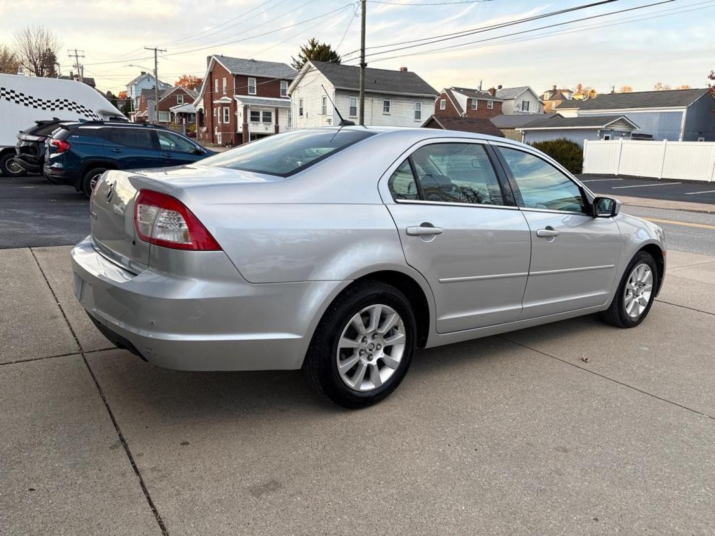 2009 SILVER MERCURY MILAN (3MEHM07Z19R) with an 2.3L engine, Automatic transmission, located at 503 First Street, Canonsburg, PA, 15317, (724) 745-0566, 40.266006, -80.178413 - Photo#4