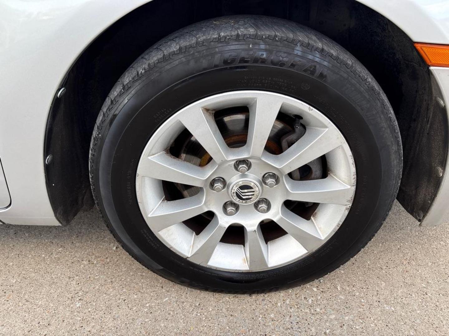 2009 SILVER MERCURY MILAN (3MEHM07Z19R) with an 2.3L engine, Automatic transmission, located at 503 First Street, Canonsburg, PA, 15317, (724) 745-0566, 40.266006, -80.178413 - Photo#11