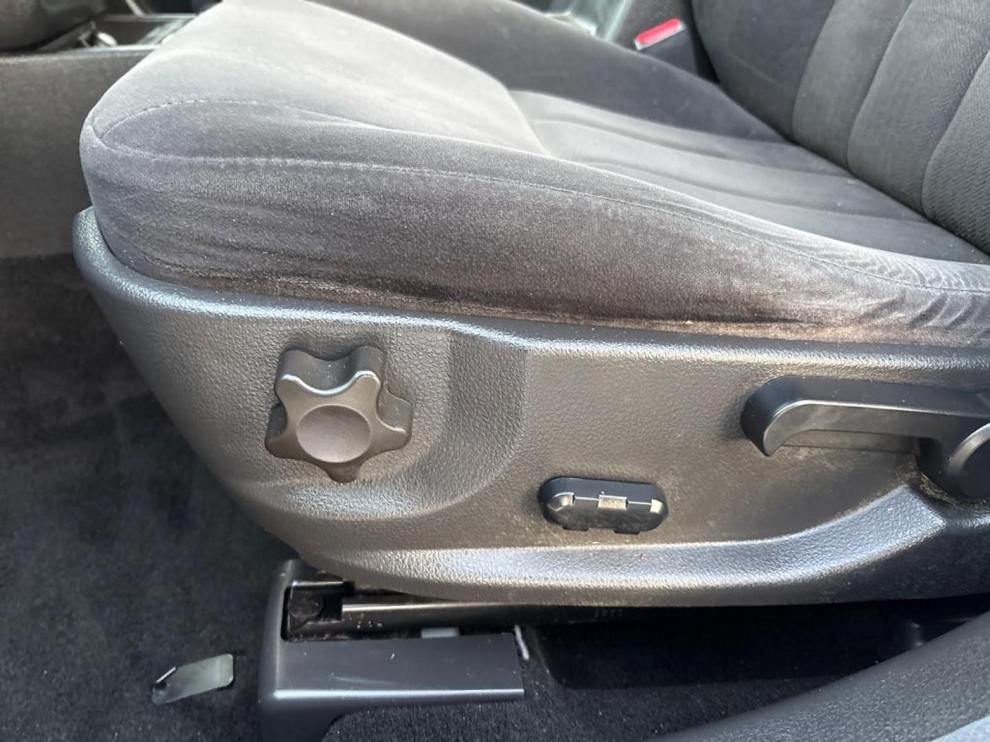 2009 SILVER MERCURY MILAN (3MEHM07Z19R) with an 2.3L engine, Automatic transmission, located at 503 First Street, Canonsburg, PA, 15317, (724) 745-0566, 40.266006, -80.178413 - Photo#19