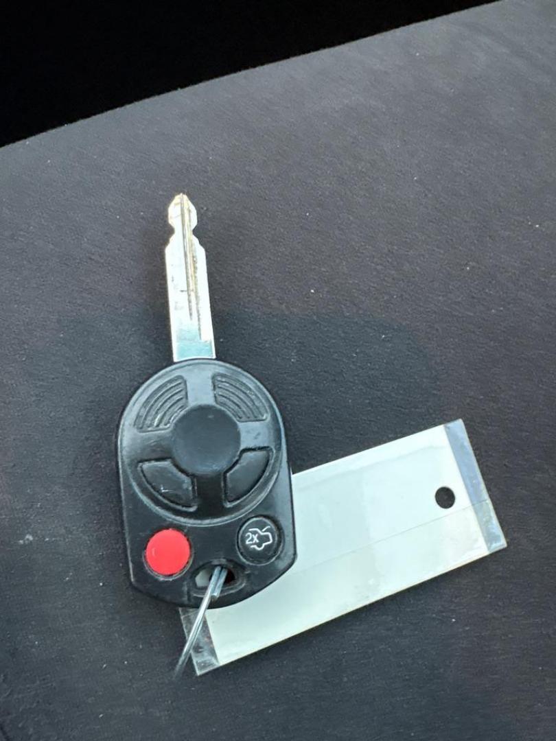 2009 SILVER MERCURY MILAN (3MEHM07Z19R) with an 2.3L engine, Automatic transmission, located at 503 First Street, Canonsburg, PA, 15317, (724) 745-0566, 40.266006, -80.178413 - Photo#33