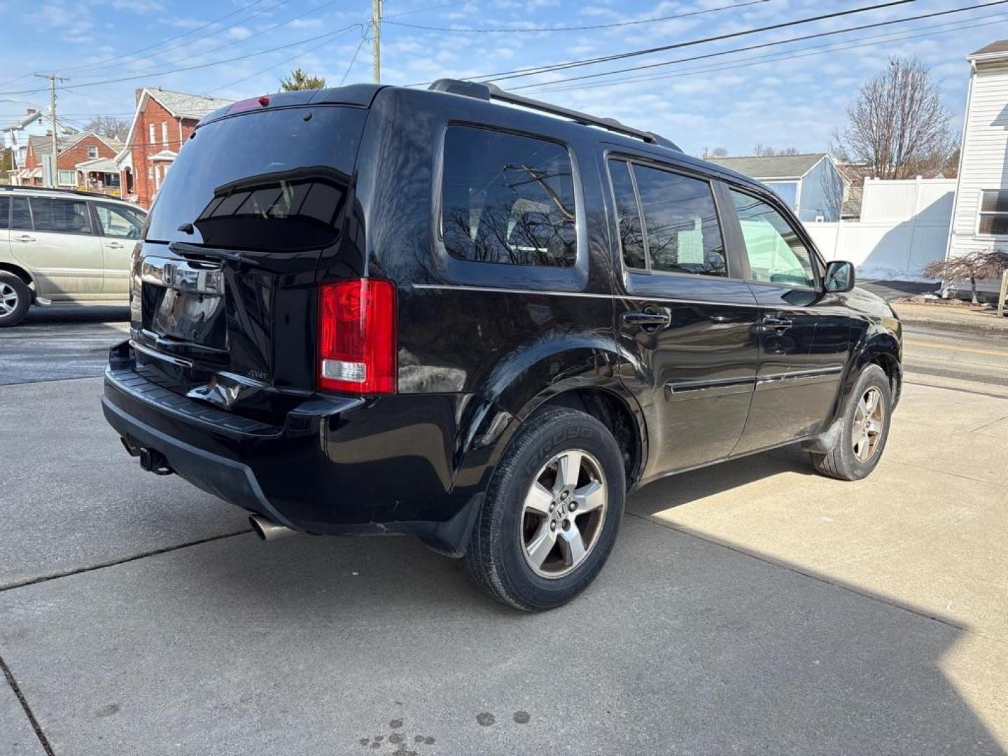 2009 BLACK HONDA PILOT EXL (5FNYF48599B) with an 3.5L engine, Automatic transmission, located at 503 First Street, Canonsburg, PA, 15317, (724) 745-0566, 40.266006, -80.178413 - Photo#4