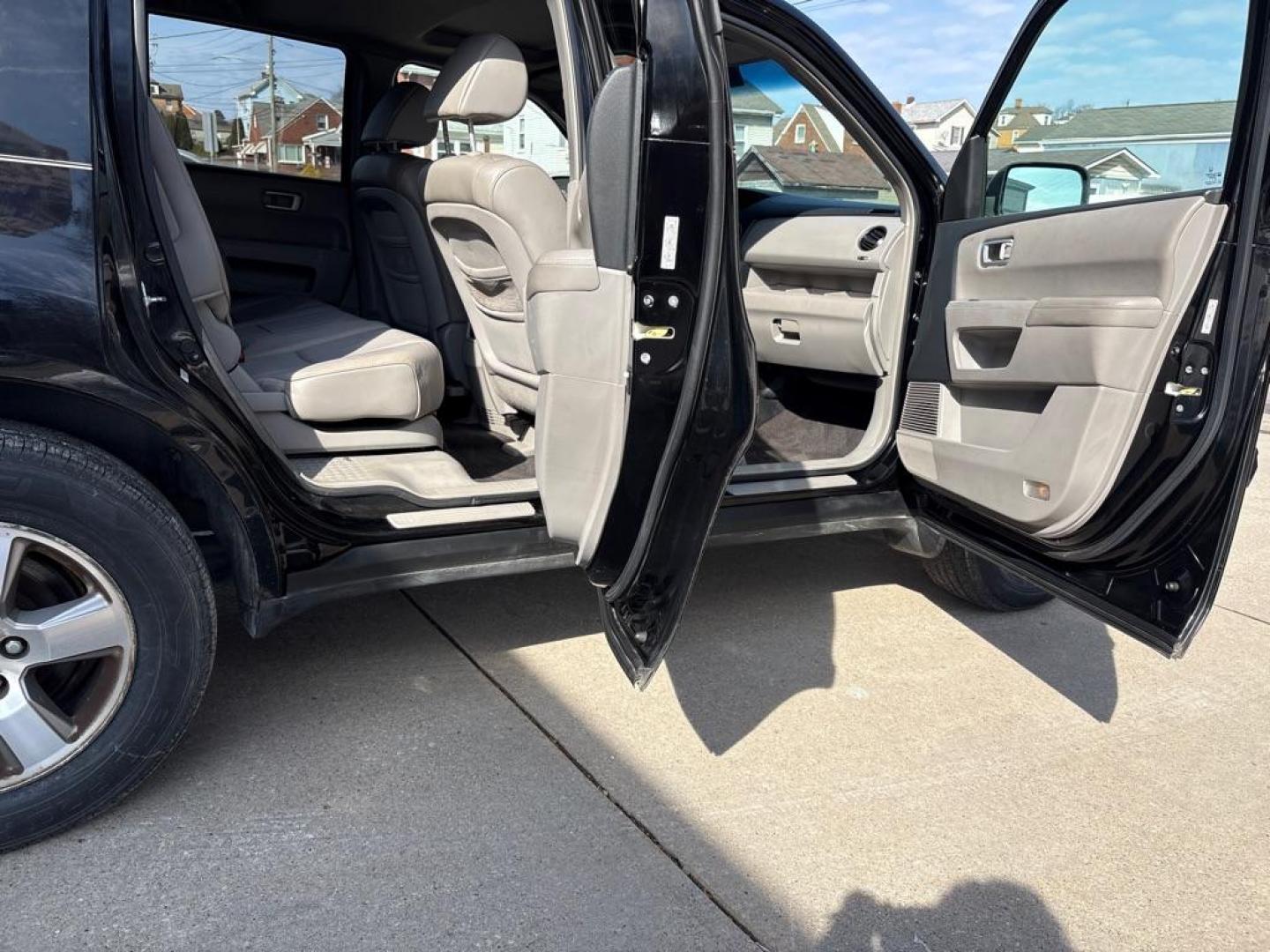 2009 BLACK HONDA PILOT EXL (5FNYF48599B) with an 3.5L engine, Automatic transmission, located at 503 First Street, Canonsburg, PA, 15317, (724) 745-0566, 40.266006, -80.178413 - Photo#12