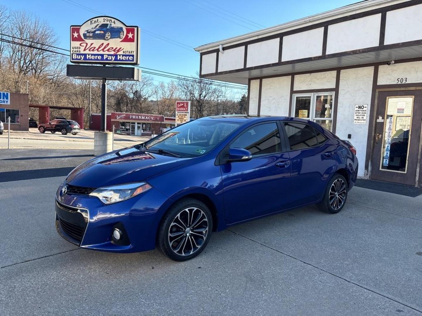 2015 BLUE TOYOTA COROLLA (5YFBURHE8FP) with an 1.8L engine, Automatic transmission, located at 503 First Street, Canonsburg, PA, 15317, (724) 745-0566, 40.266006, -80.178413 - Photo#0