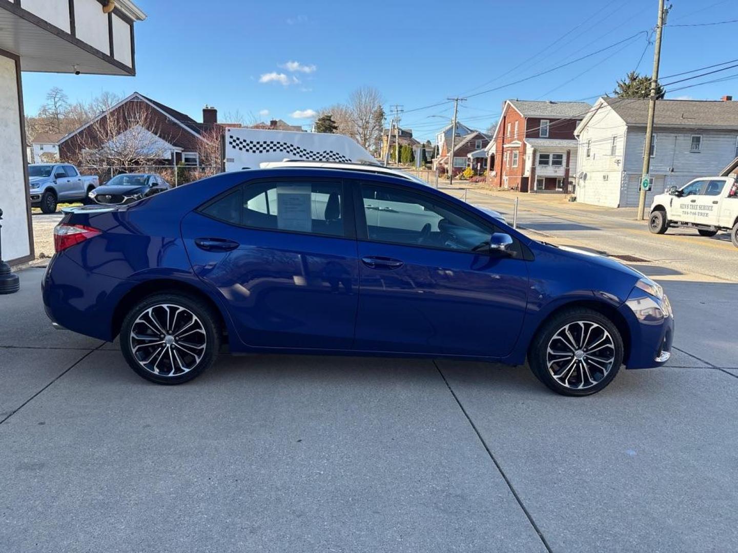 2015 BLUE TOYOTA COROLLA (5YFBURHE8FP) with an 1.8L engine, Automatic transmission, located at 503 First Street, Canonsburg, PA, 15317, (724) 745-0566, 40.266006, -80.178413 - Photo#5
