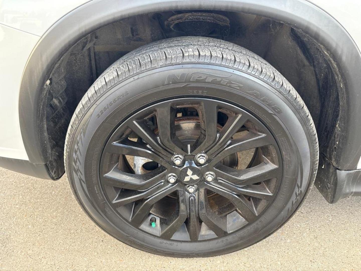 2019 WHITE MITSUBISHI OUTLANDER SPORT ES (JA4AR3AU1KU) with an 2.0L engine, Automatic transmission, located at 503 First Street, Canonsburg, PA, 15317, (724) 745-0566, 40.266006, -80.178413 - Photo#9