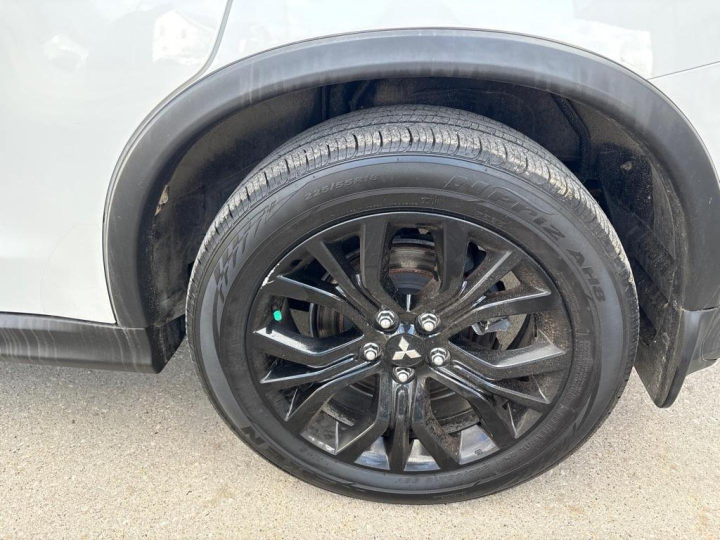 2019 WHITE MITSUBISHI OUTLANDER SPORT ES (JA4AR3AU1KU) with an 2.0L engine, Automatic transmission, located at 503 First Street, Canonsburg, PA, 15317, (724) 745-0566, 40.266006, -80.178413 - Photo#10