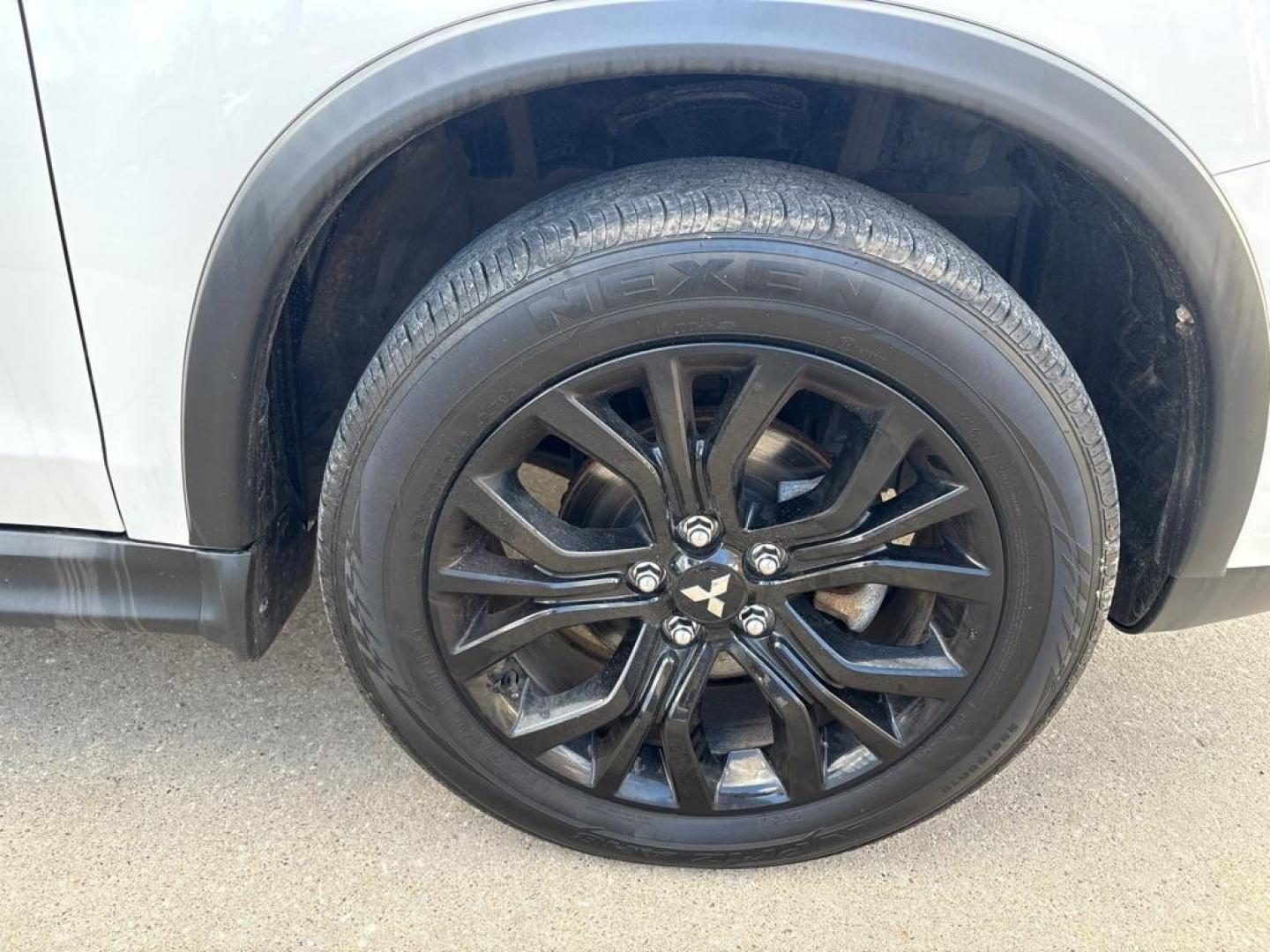 2019 WHITE MITSUBISHI OUTLANDER SPORT ES (JA4AR3AU1KU) with an 2.0L engine, Automatic transmission, located at 503 First Street, Canonsburg, PA, 15317, (724) 745-0566, 40.266006, -80.178413 - Photo#12