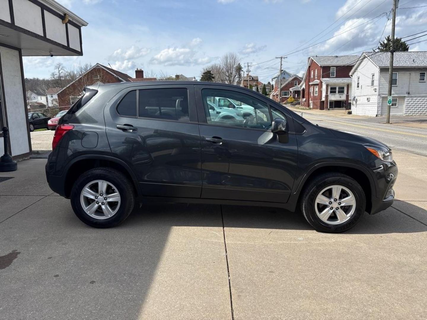 2019 GRAY CHEVROLET TRAX LS (3GNCJNSB2KL) with an 1.4L engine, Automatic transmission, located at 503 First Street, Canonsburg, PA, 15317, (724) 745-0566, 40.266006, -80.178413 - Photo#5