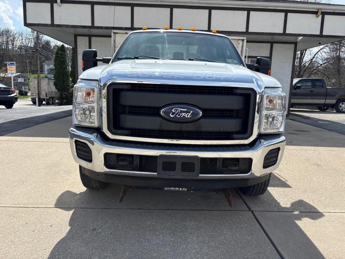 2016 WHITE FORD F350 SUPER DUTY (1FDRF3H60GE) with an 6.2L engine, Automatic transmission, located at 503 First Street, Canonsburg, PA, 15317, (724) 745-0566, 40.266006, -80.178413 - Photo#7