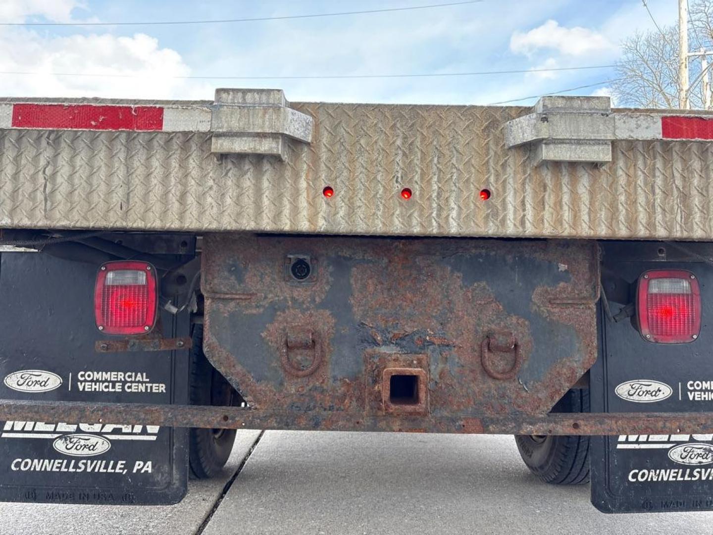2016 WHITE FORD F350 SUPER DUTY (1FDRF3H60GE) with an 6.2L engine, Automatic transmission, located at 503 First Street, Canonsburg, PA, 15317, (724) 745-0566, 40.266006, -80.178413 - Photo#10