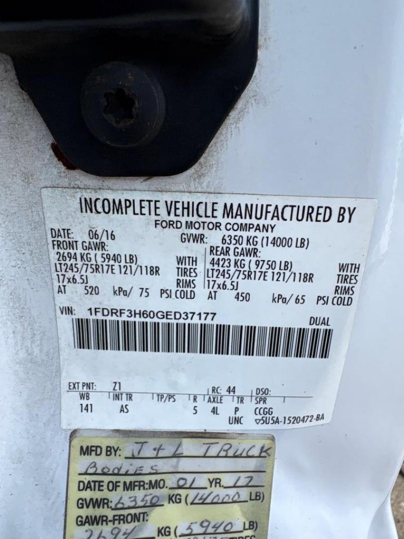 2016 WHITE FORD F350 SUPER DUTY (1FDRF3H60GE) with an 6.2L engine, Automatic transmission, located at 503 First Street, Canonsburg, PA, 15317, (724) 745-0566, 40.266006, -80.178413 - Photo#21