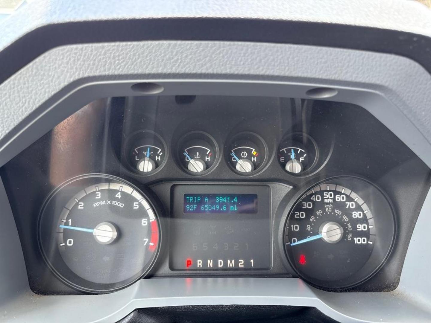 2016 WHITE FORD F350 SUPER DUTY (1FDRF3H60GE) with an 6.2L engine, Automatic transmission, located at 503 First Street, Canonsburg, PA, 15317, (724) 745-0566, 40.266006, -80.178413 - Photo#26