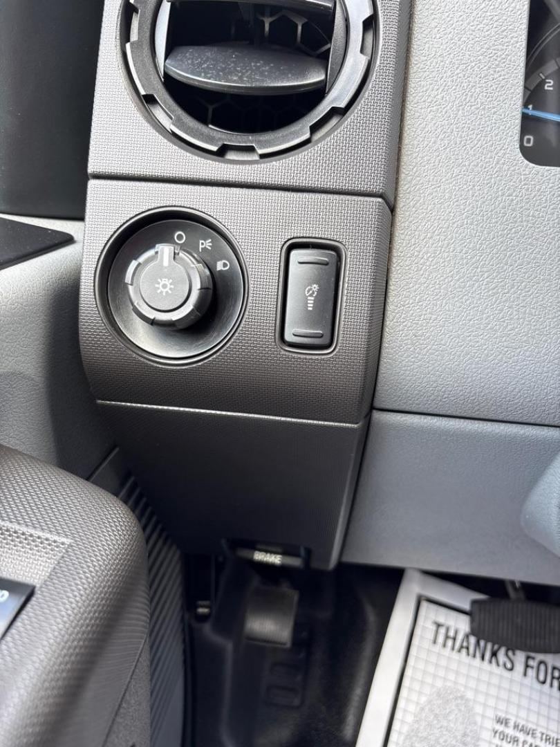 2016 WHITE FORD F350 SUPER DUTY (1FDRF3H60GE) with an 6.2L engine, Automatic transmission, located at 503 First Street, Canonsburg, PA, 15317, (724) 745-0566, 40.266006, -80.178413 - Photo#28