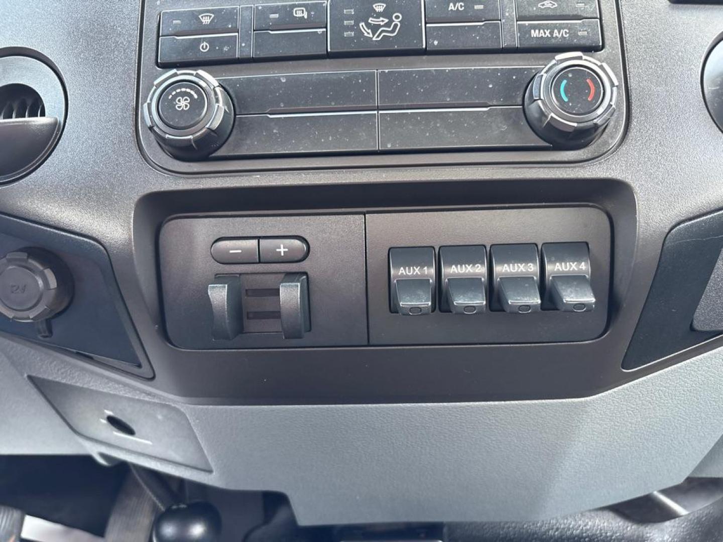 2016 WHITE FORD F350 SUPER DUTY (1FDRF3H60GE) with an 6.2L engine, Automatic transmission, located at 503 First Street, Canonsburg, PA, 15317, (724) 745-0566, 40.266006, -80.178413 - Photo#30