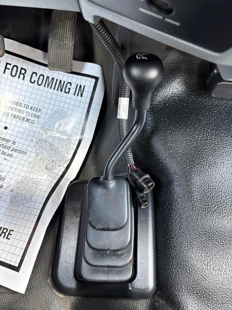 2016 WHITE FORD F350 SUPER DUTY (1FDRF3H60GE) with an 6.2L engine, Automatic transmission, located at 503 First Street, Canonsburg, PA, 15317, (724) 745-0566, 40.266006, -80.178413 - Photo#32