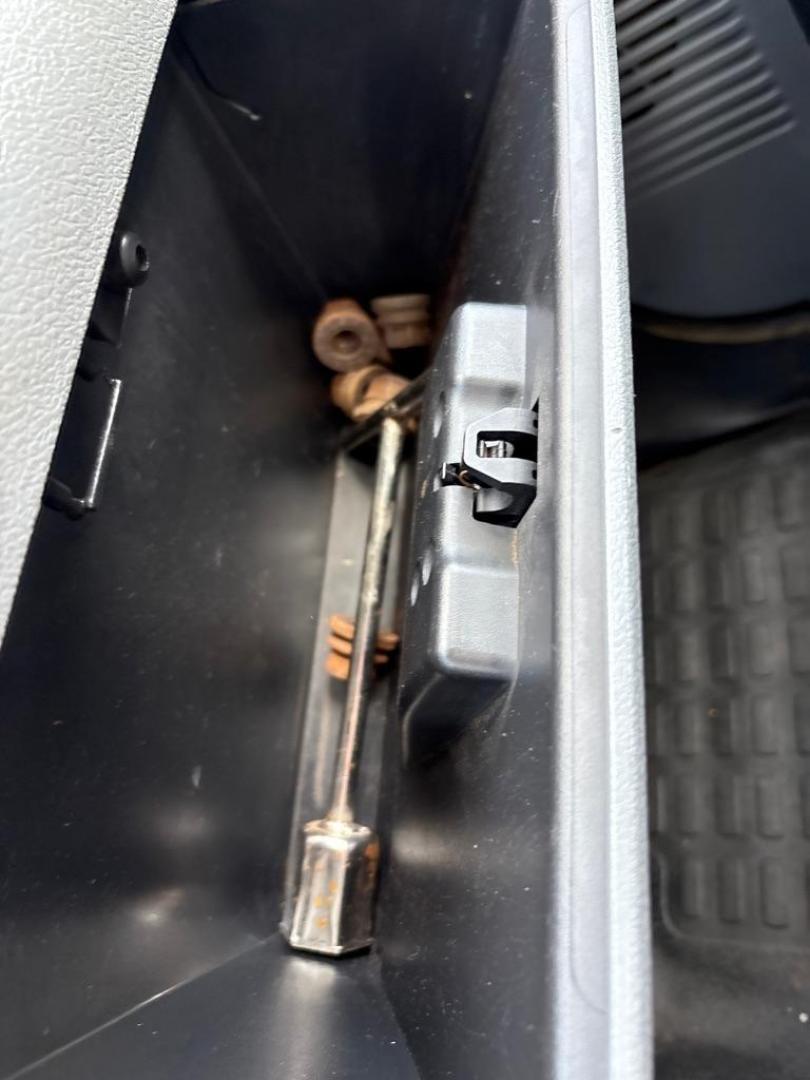 2016 WHITE FORD F350 SUPER DUTY (1FDRF3H60GE) with an 6.2L engine, Automatic transmission, located at 503 First Street, Canonsburg, PA, 15317, (724) 745-0566, 40.266006, -80.178413 - Photo#33