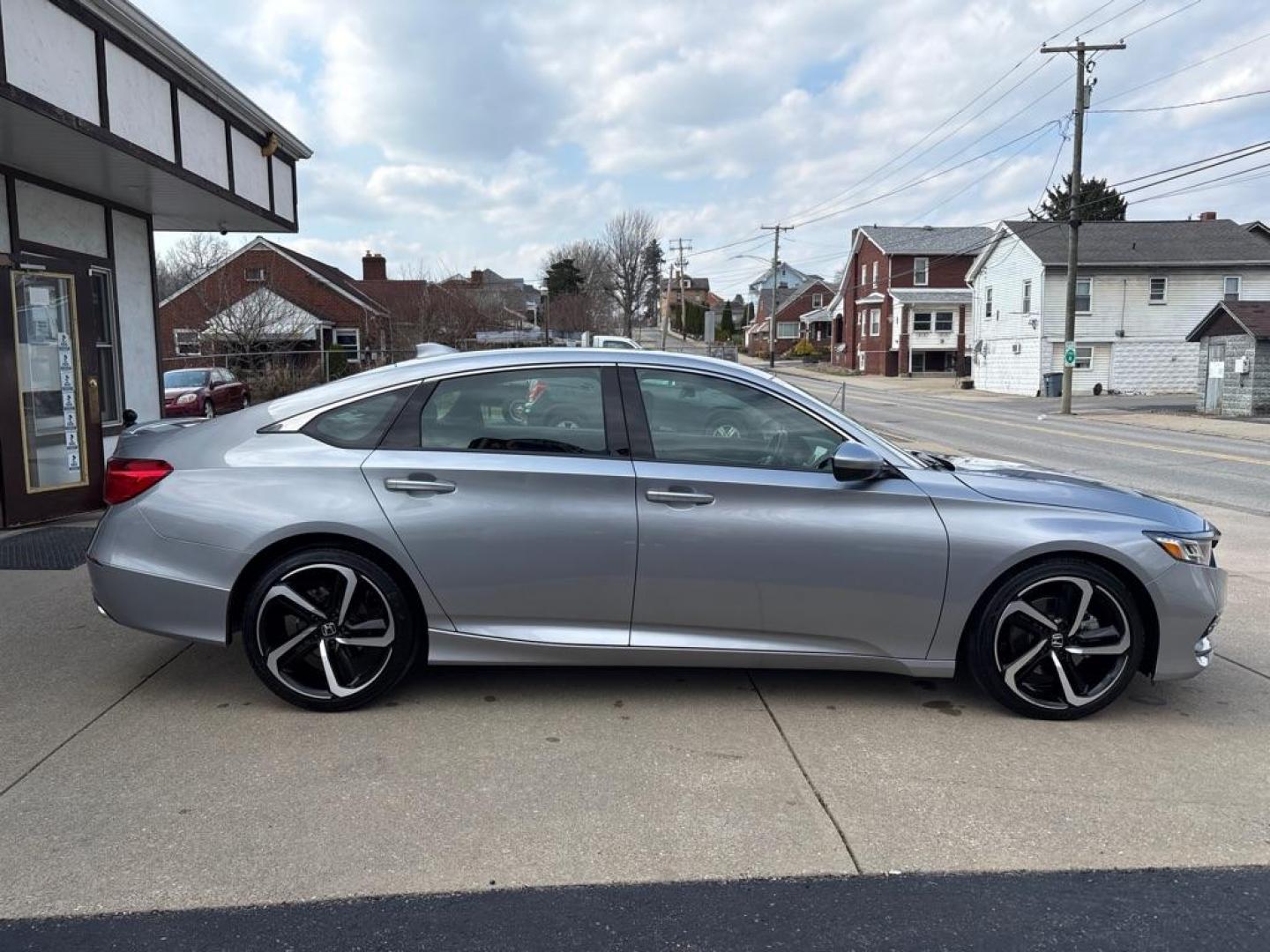 2020 SILVER HONDA ACCORD SPORT (1HGCV1F33LA) with an 1.5L engine, Continuously Variable transmission, located at 503 First Street, Canonsburg, PA, 15317, (724) 745-0566, 40.266006, -80.178413 - Photo#5