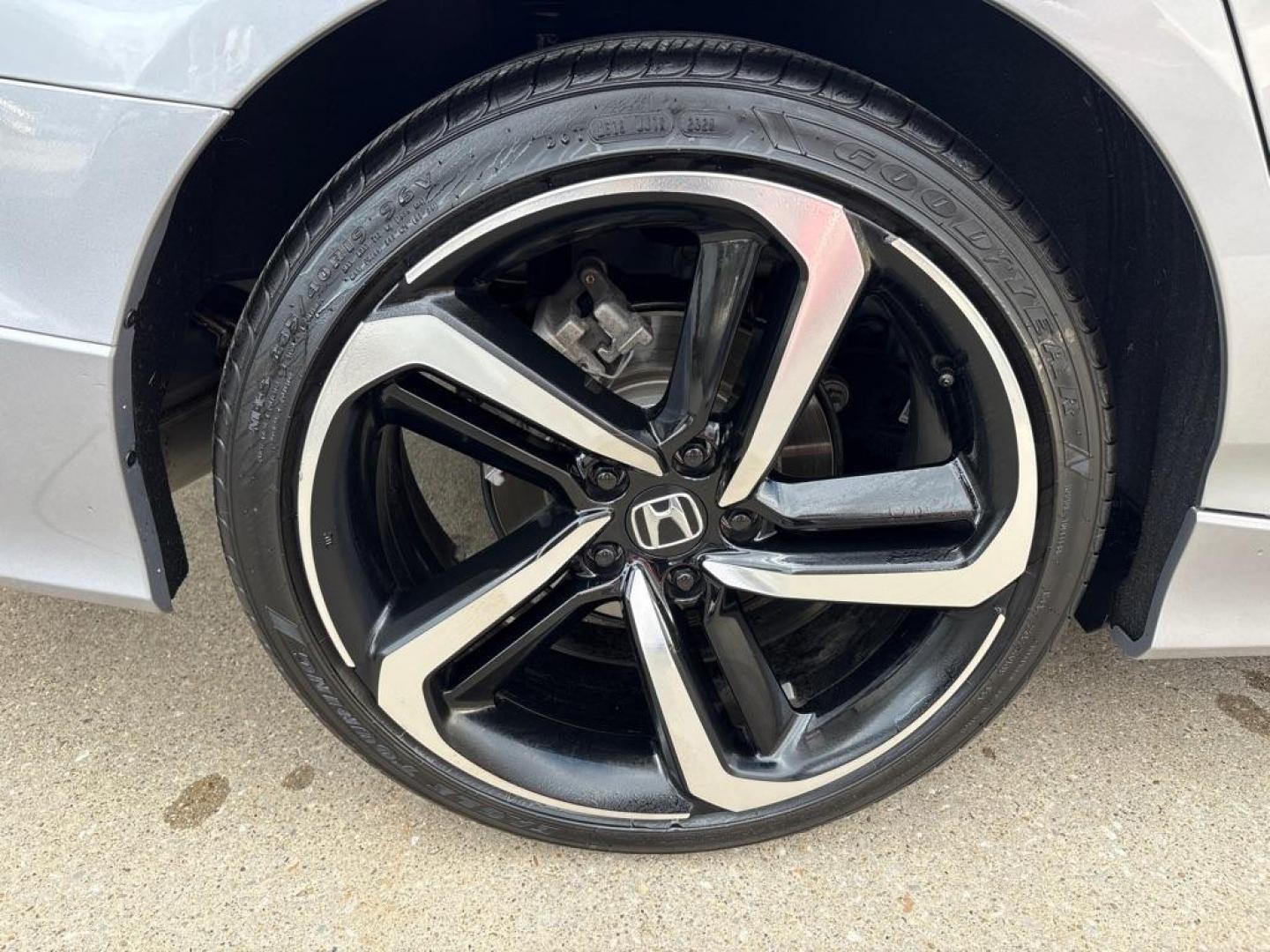 2020 SILVER HONDA ACCORD SPORT (1HGCV1F33LA) with an 1.5L engine, Continuously Variable transmission, located at 503 First Street, Canonsburg, PA, 15317, (724) 745-0566, 40.266006, -80.178413 - Photo#10