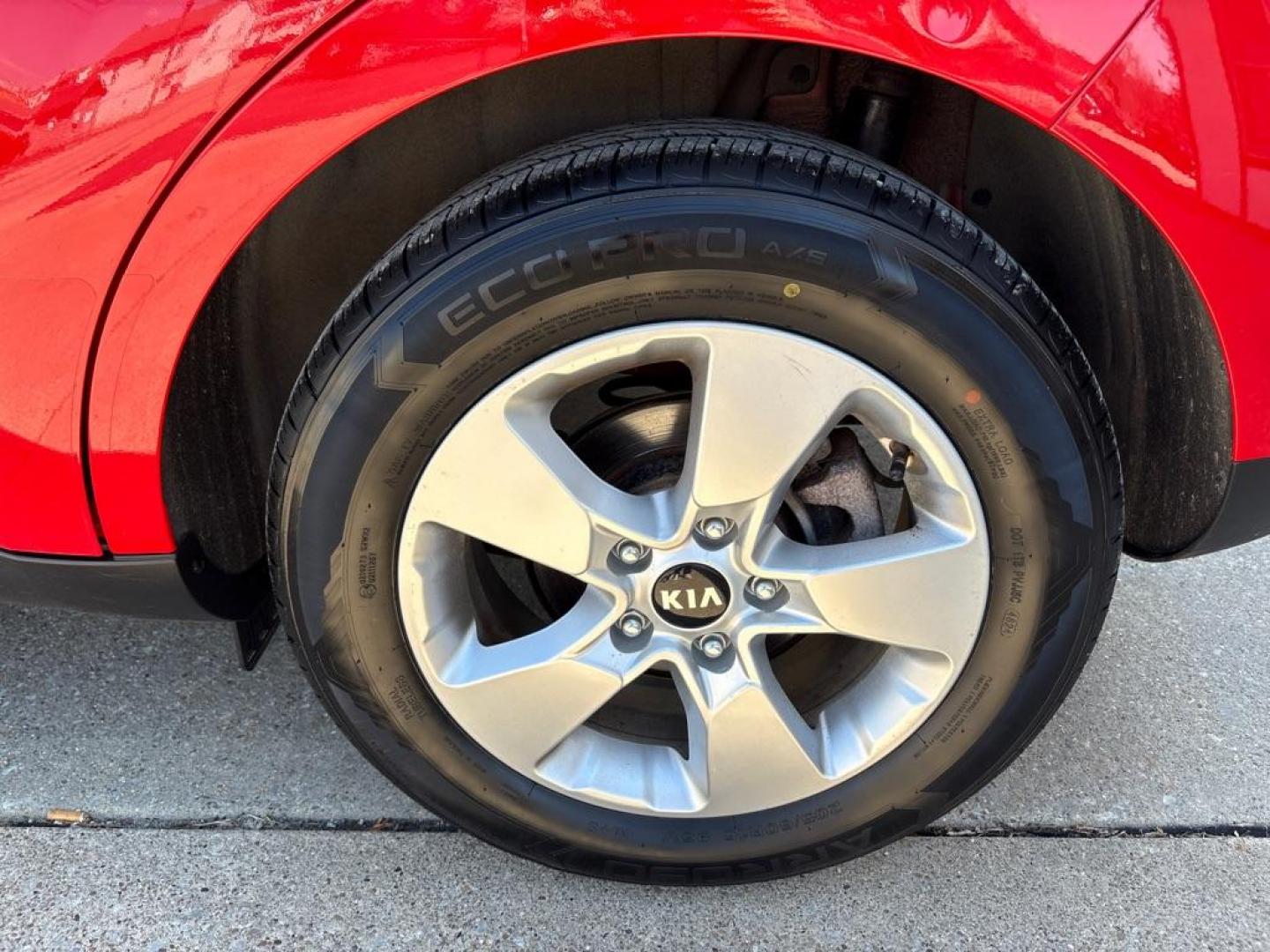 2019 RED KIA SOUL (KNDJN2A26K7) with an 1.6L engine, Automatic transmission, located at 503 First Street, Canonsburg, PA, 15317, (724) 745-0566, 40.266006, -80.178413 - Photo#9