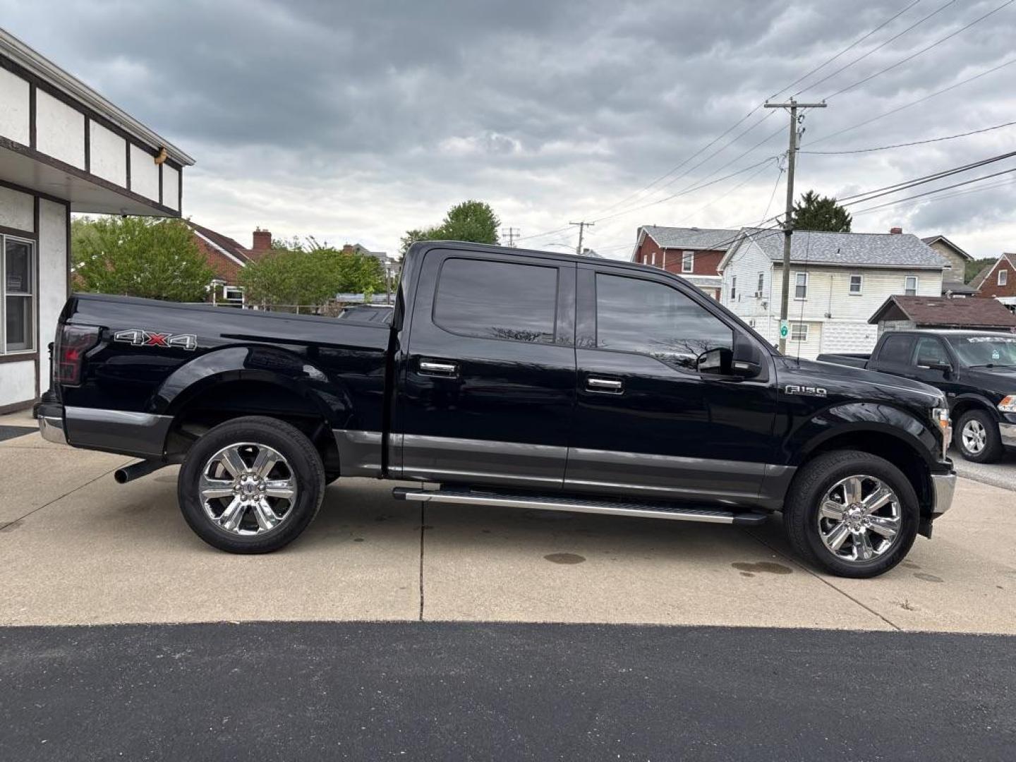 2018 BLACK FORD F150 SUPERCREW (1FTEW1EGXJK) with an 3.5L engine, Automatic transmission, located at 503 First Street, Canonsburg, PA, 15317, (724) 745-0566, 40.266006, -80.178413 - * 2 OWNER * CLEAN CARFAX * 4WD * LOCKING TAILGATE * REMOTE START * BACK UP CAMERA * SUPER CLEAN * TOW PACKAGE W/ INTEGRATED TRAILER BRAKE * NAVIGATION * SPRAY IN BED LINER WE FINANCE! APPLY ONLINE: WWW.USEDCARSCANONSBURGPA.COM CALL US: 724-745-0566 TEXT US: 724-825-1817 - Photo#5