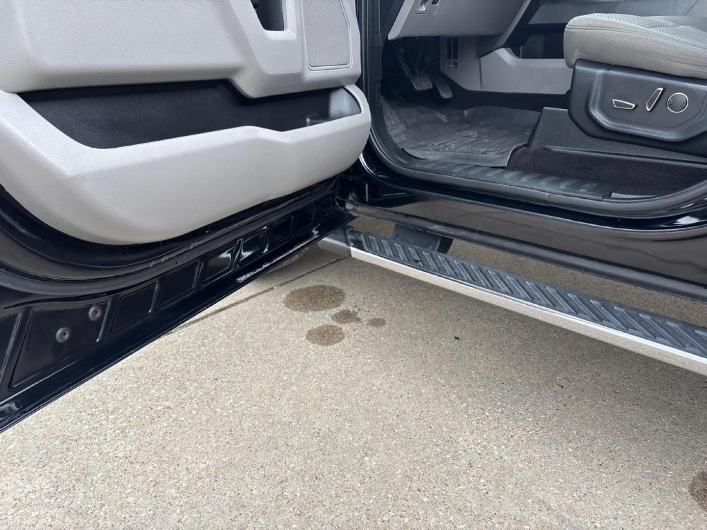 2018 BLACK FORD F150 SUPERCREW (1FTEW1EGXJK) with an 3.5L engine, Automatic transmission, located at 503 First Street, Canonsburg, PA, 15317, (724) 745-0566, 40.266006, -80.178413 - * 2 OWNER * CLEAN CARFAX * 4WD * LOCKING TAILGATE * REMOTE START * BACK UP CAMERA * SUPER CLEAN * TOW PACKAGE W/ INTEGRATED TRAILER BRAKE * NAVIGATION * SPRAY IN BED LINER WE FINANCE! APPLY ONLINE: WWW.USEDCARSCANONSBURGPA.COM CALL US: 724-745-0566 TEXT US: 724-825-1817 - Photo#19