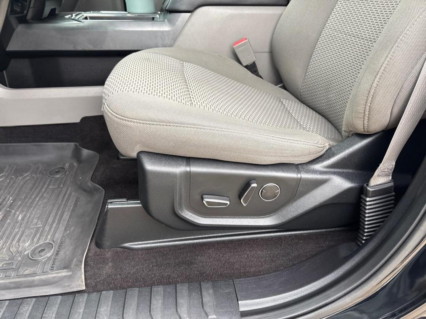 2018 BLACK FORD F150 SUPERCREW (1FTEW1EGXJK) with an 3.5L engine, Automatic transmission, located at 503 First Street, Canonsburg, PA, 15317, (724) 745-0566, 40.266006, -80.178413 - * 2 OWNER * CLEAN CARFAX * 4WD * LOCKING TAILGATE * REMOTE START * BACK UP CAMERA * SUPER CLEAN * TOW PACKAGE W/ INTEGRATED TRAILER BRAKE * NAVIGATION * SPRAY IN BED LINER WE FINANCE! APPLY ONLINE: WWW.USEDCARSCANONSBURGPA.COM CALL US: 724-745-0566 TEXT US: 724-825-1817 - Photo#25