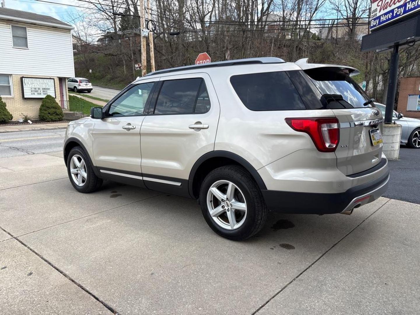 2017 GOLD FORD EXPLORER XLT (1FM5K8D85HG) with an 3.5L engine, Automatic transmission, located at 503 First Street, Canonsburg, PA, 15317, (724) 745-0566, 40.266006, -80.178413 - Photo#2