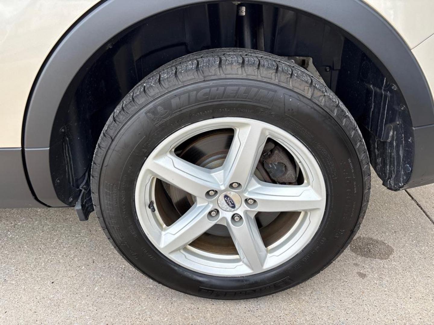 2017 GOLD FORD EXPLORER XLT (1FM5K8D85HG) with an 3.5L engine, Automatic transmission, located at 503 First Street, Canonsburg, PA, 15317, (724) 745-0566, 40.266006, -80.178413 - Photo#10