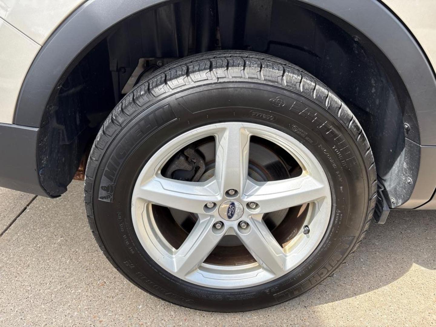 2017 GOLD FORD EXPLORER XLT (1FM5K8D85HG) with an 3.5L engine, Automatic transmission, located at 503 First Street, Canonsburg, PA, 15317, (724) 745-0566, 40.266006, -80.178413 - Photo#11