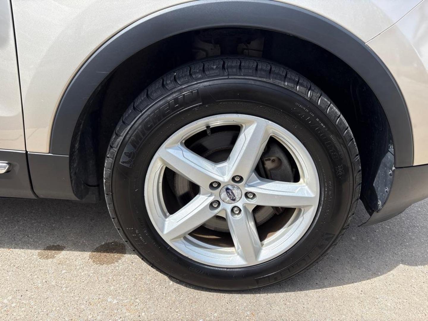 2017 GOLD FORD EXPLORER XLT (1FM5K8D85HG) with an 3.5L engine, Automatic transmission, located at 503 First Street, Canonsburg, PA, 15317, (724) 745-0566, 40.266006, -80.178413 - Photo#12