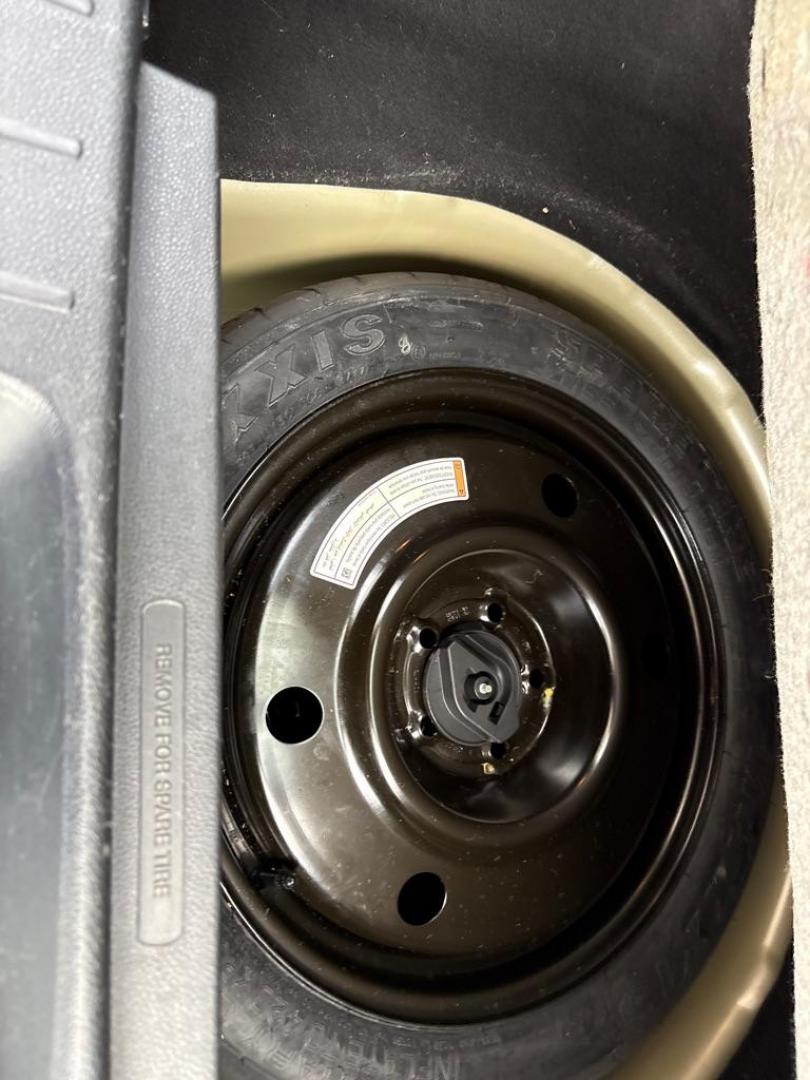 2017 GOLD FORD EXPLORER XLT (1FM5K8D85HG) with an 3.5L engine, Automatic transmission, located at 503 First Street, Canonsburg, PA, 15317, (724) 745-0566, 40.266006, -80.178413 - Photo#16