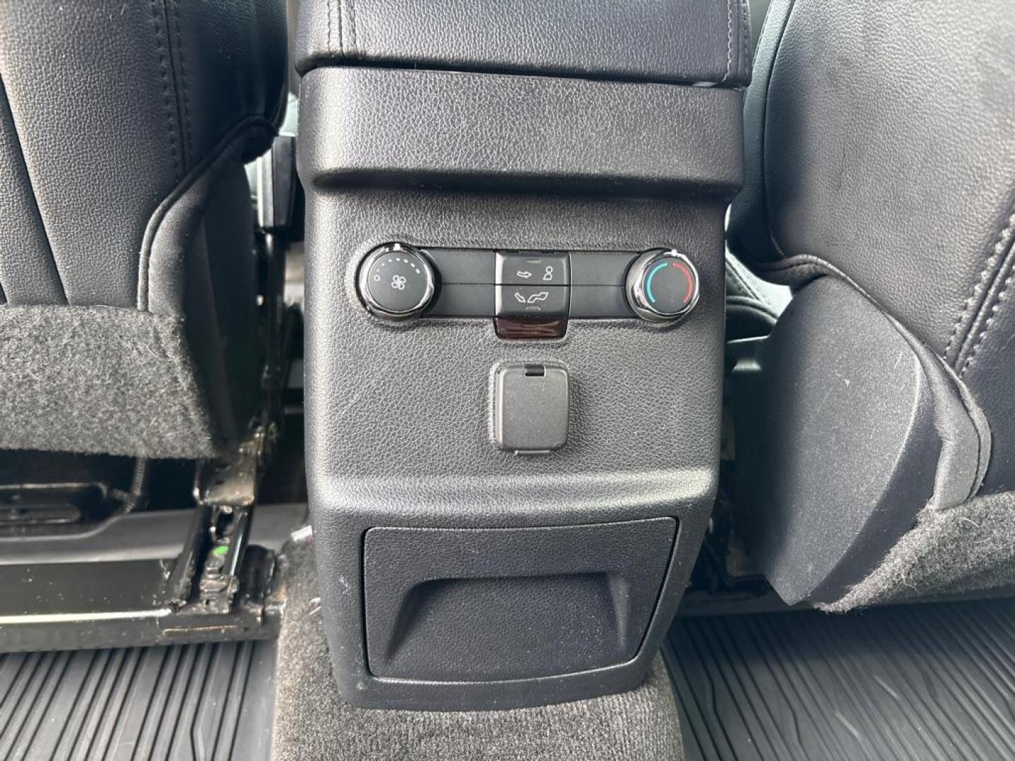 2017 GOLD FORD EXPLORER XLT (1FM5K8D85HG) with an 3.5L engine, Automatic transmission, located at 503 First Street, Canonsburg, PA, 15317, (724) 745-0566, 40.266006, -80.178413 - Photo#20