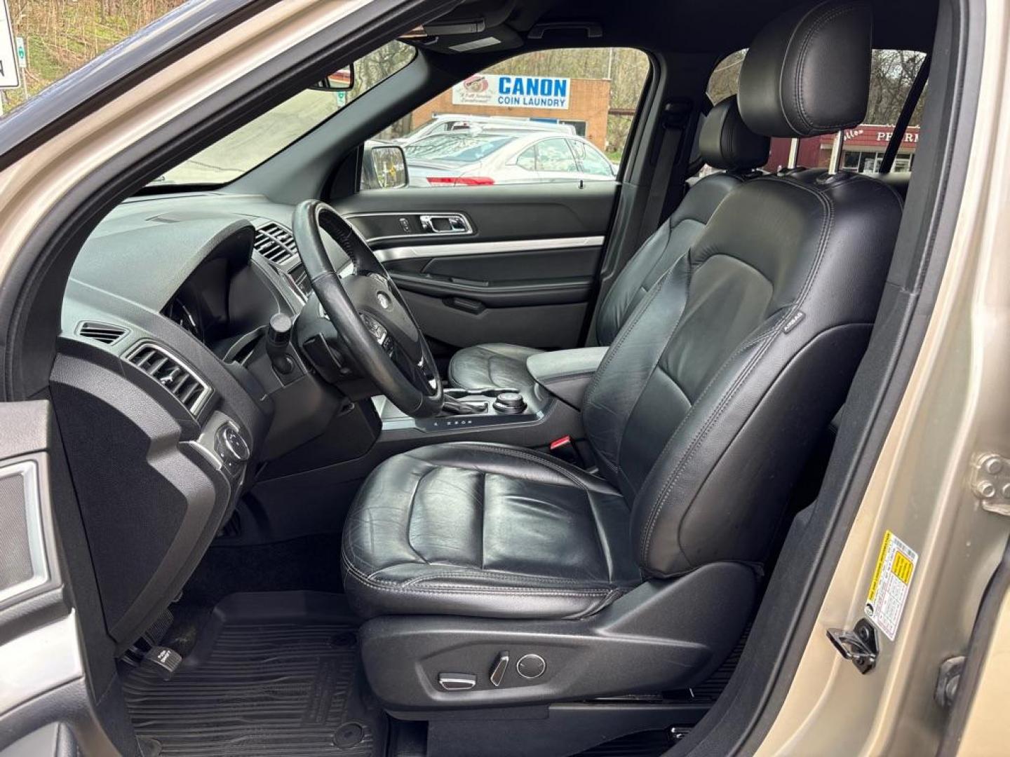 2017 GOLD FORD EXPLORER XLT (1FM5K8D85HG) with an 3.5L engine, Automatic transmission, located at 503 First Street, Canonsburg, PA, 15317, (724) 745-0566, 40.266006, -80.178413 - Photo#21