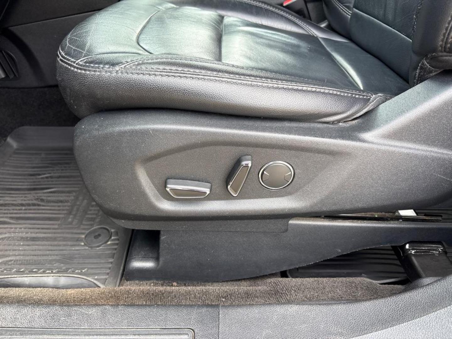 2017 GOLD FORD EXPLORER XLT (1FM5K8D85HG) with an 3.5L engine, Automatic transmission, located at 503 First Street, Canonsburg, PA, 15317, (724) 745-0566, 40.266006, -80.178413 - Photo#23