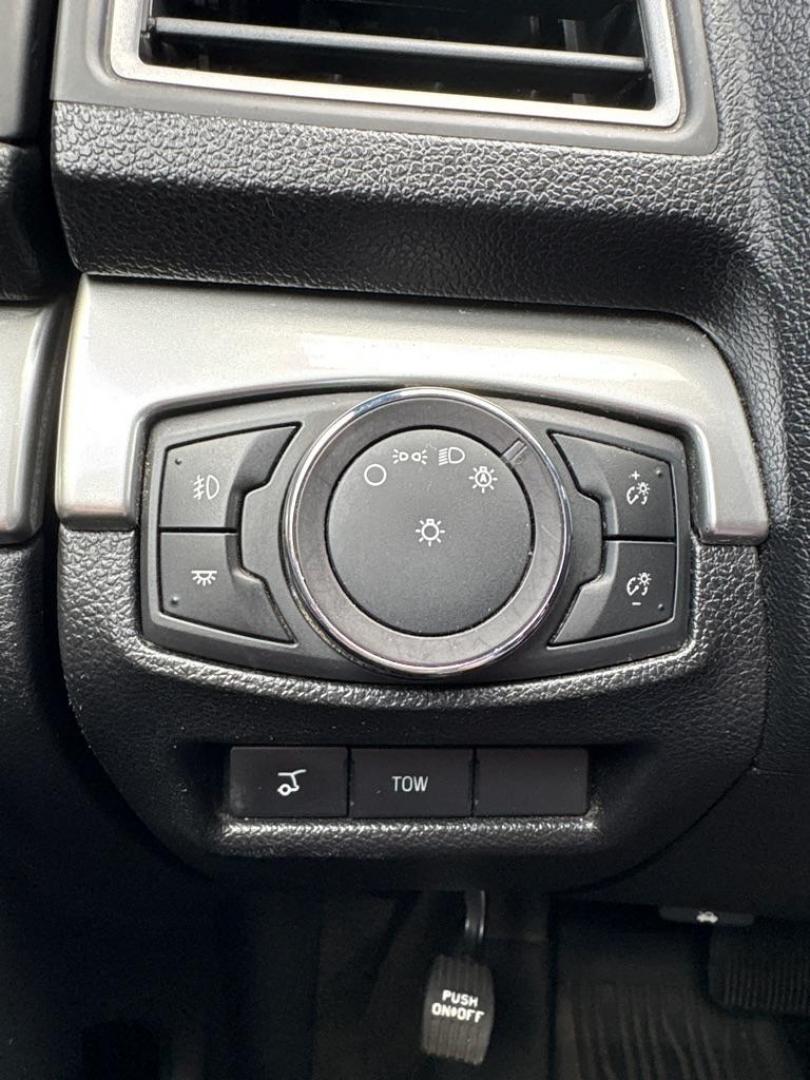 2017 GOLD FORD EXPLORER XLT (1FM5K8D85HG) with an 3.5L engine, Automatic transmission, located at 503 First Street, Canonsburg, PA, 15317, (724) 745-0566, 40.266006, -80.178413 - Photo#27