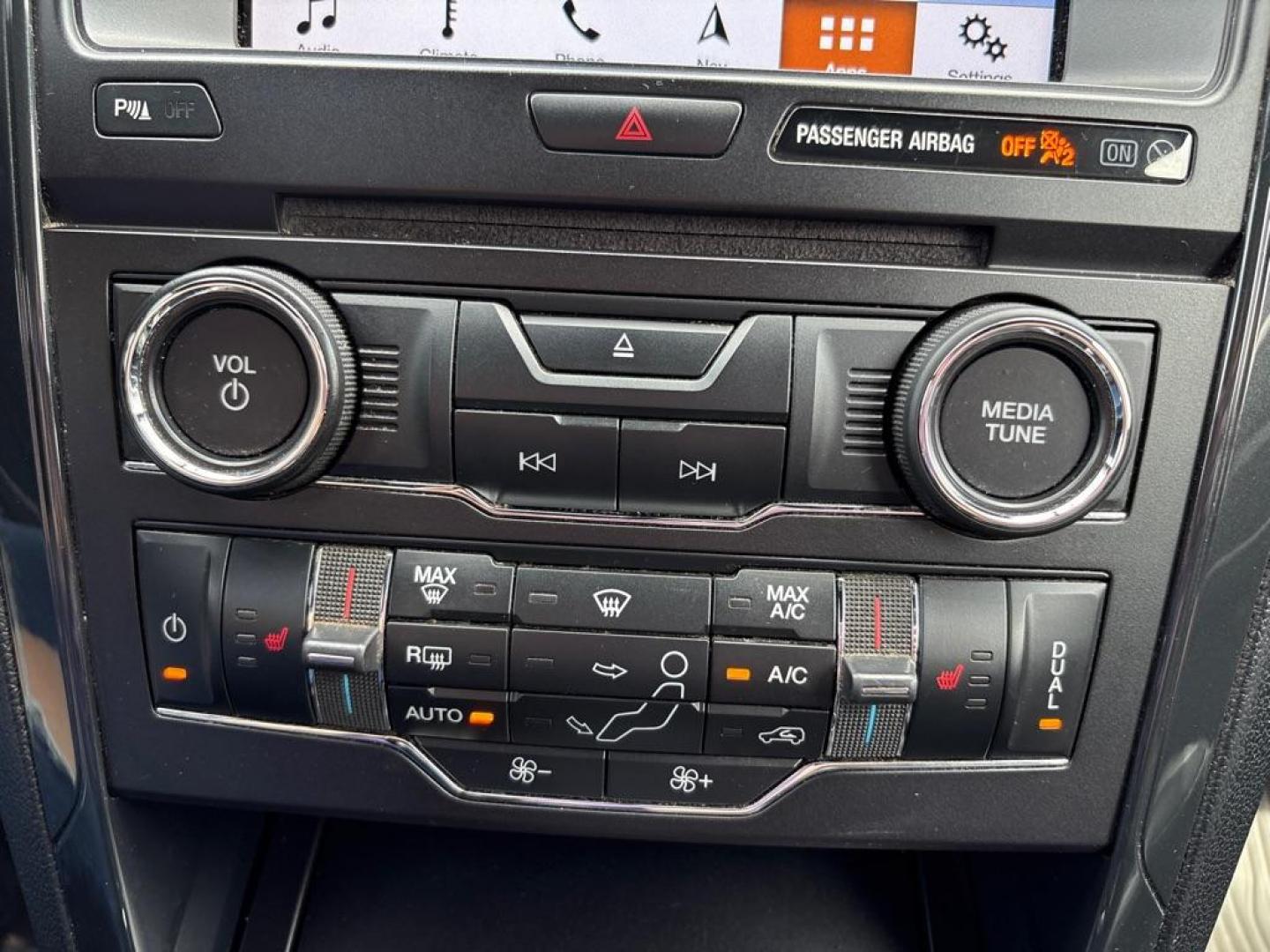 2017 GOLD FORD EXPLORER XLT (1FM5K8D85HG) with an 3.5L engine, Automatic transmission, located at 503 First Street, Canonsburg, PA, 15317, (724) 745-0566, 40.266006, -80.178413 - Photo#33