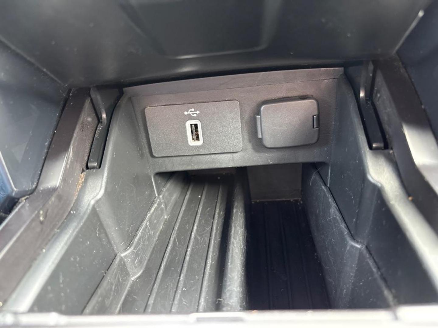 2017 GOLD FORD EXPLORER XLT (1FM5K8D85HG) with an 3.5L engine, Automatic transmission, located at 503 First Street, Canonsburg, PA, 15317, (724) 745-0566, 40.266006, -80.178413 - Photo#35