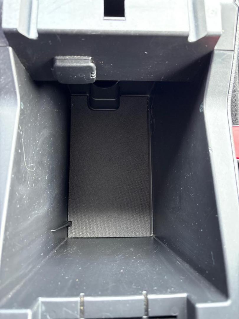 2017 GOLD FORD EXPLORER XLT (1FM5K8D85HG) with an 3.5L engine, Automatic transmission, located at 503 First Street, Canonsburg, PA, 15317, (724) 745-0566, 40.266006, -80.178413 - Photo#37