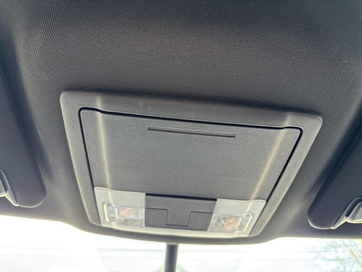 2017 GOLD FORD EXPLORER XLT (1FM5K8D85HG) with an 3.5L engine, Automatic transmission, located at 503 First Street, Canonsburg, PA, 15317, (724) 745-0566, 40.266006, -80.178413 - Photo#38