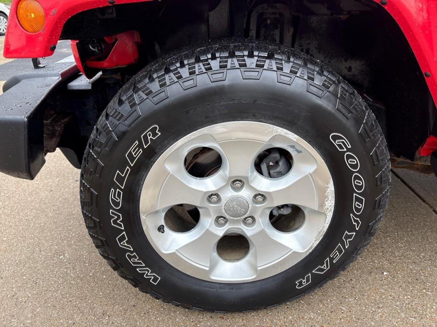 2013 RED JEEP WRANGLER SAHARA (1C4AJWBG4DL) with an 3.6L engine, Automatic transmission, located at 503 First Street, Canonsburg, PA, 15317, (724) 745-0566, 40.266006, -80.178413 - * BRIGHT RED * ONE OWNER * CLEAN CARFAX * LEATHER INTERIOR * AUTOMATIC * 4WD * SAHARA PACKAGE * 3.6L V6 * ONLY 48K MILES If you've been searching for a clean, low-mileage Wrangler, this is the one! Hard to find condition with only 48k miles. Its ready for summer cruising or weekend adven - Photo#9