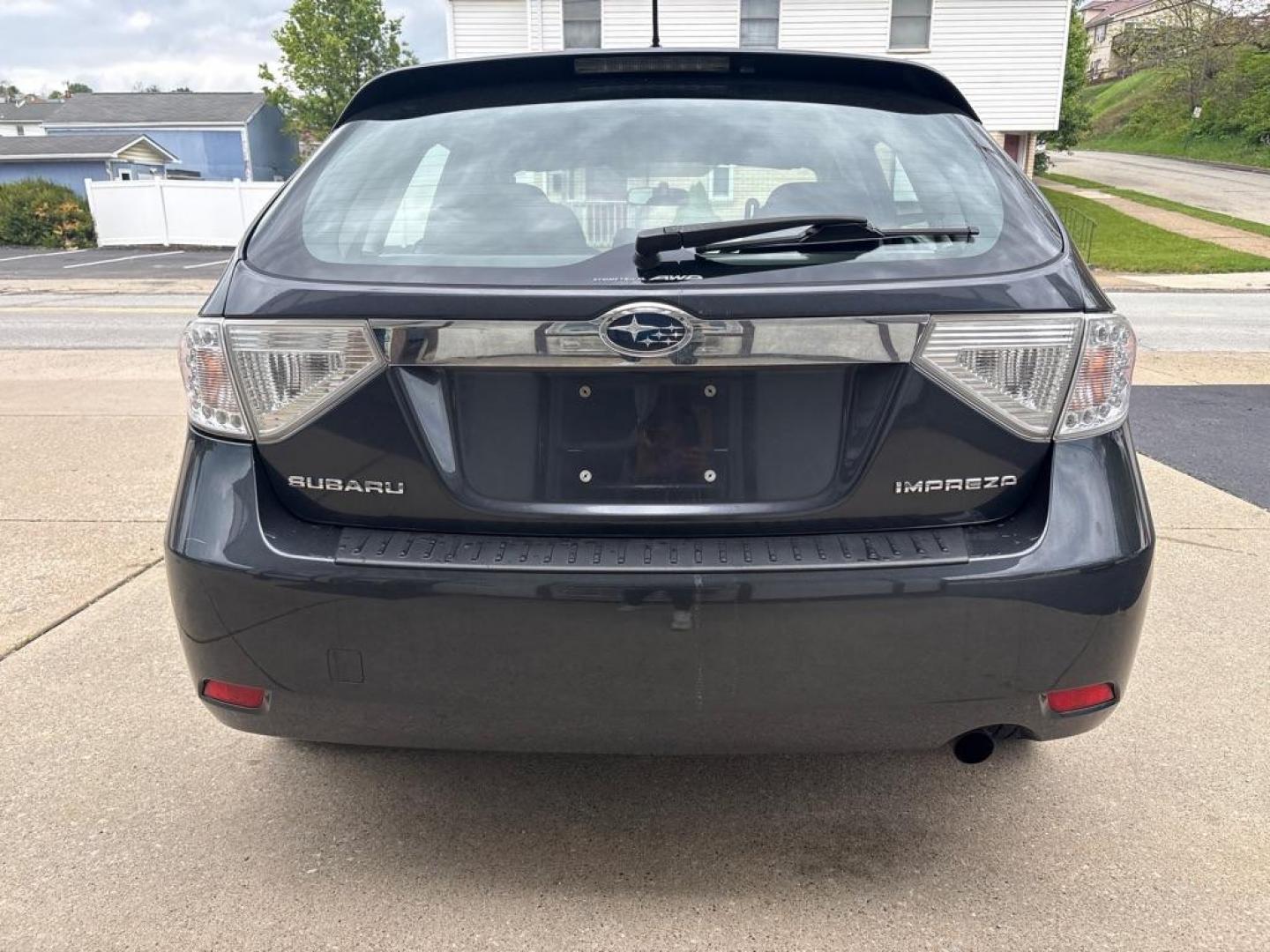 2009 GRAY SUBARU IMPREZA 2.5I (JF1GH61629H) with an 2.5L engine, Automatic transmission, located at 503 First Street, Canonsburg, PA, 15317, (724) 745-0566, 40.266006, -80.178413 - *CLEAN CAR FAX! *AWD! *TWO OWNER! * 4 CYLINDER ENGINE WE FINANCE! APPLY ONLINE: WWW.USEDCARSCANONSBURGPA.COM CALL US TODAY: 724-745-0566 TEXT US: 724-825-1817 - Photo#3