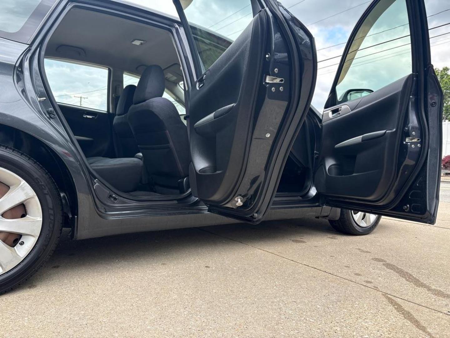 2009 GRAY SUBARU IMPREZA 2.5I (JF1GH61629H) with an 2.5L engine, Automatic transmission, located at 503 First Street, Canonsburg, PA, 15317, (724) 745-0566, 40.266006, -80.178413 - *CLEAN CAR FAX! *AWD! *TWO OWNER! * 4 CYLINDER ENGINE WE FINANCE! APPLY ONLINE: WWW.USEDCARSCANONSBURGPA.COM CALL US TODAY: 724-745-0566 TEXT US: 724-825-1817 - Photo#13
